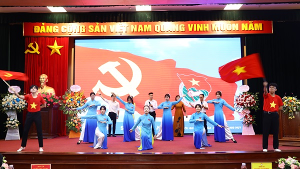 Các tiết mục văn nghệ chào mừng