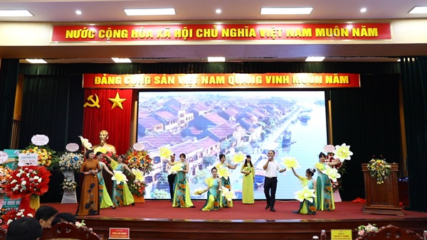 Các tiết mục văn nghệ chào mừng