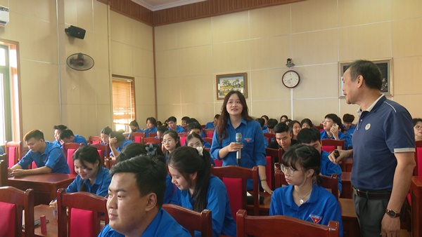 Học viên trao đổi tại buổi tập huấn